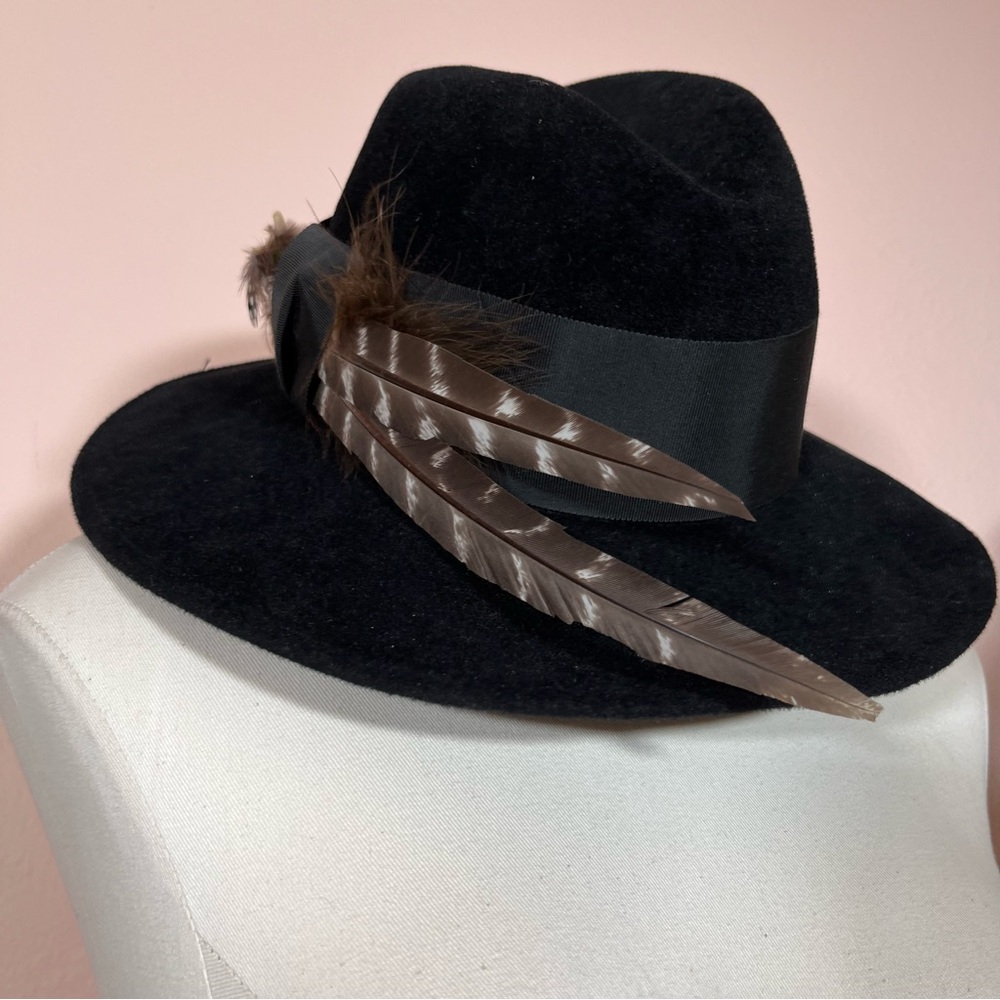 Vintage 1980 Retro Georgi Black Velvet wide flat brim Art Deco fedora Feather - Picture 1 of 16
